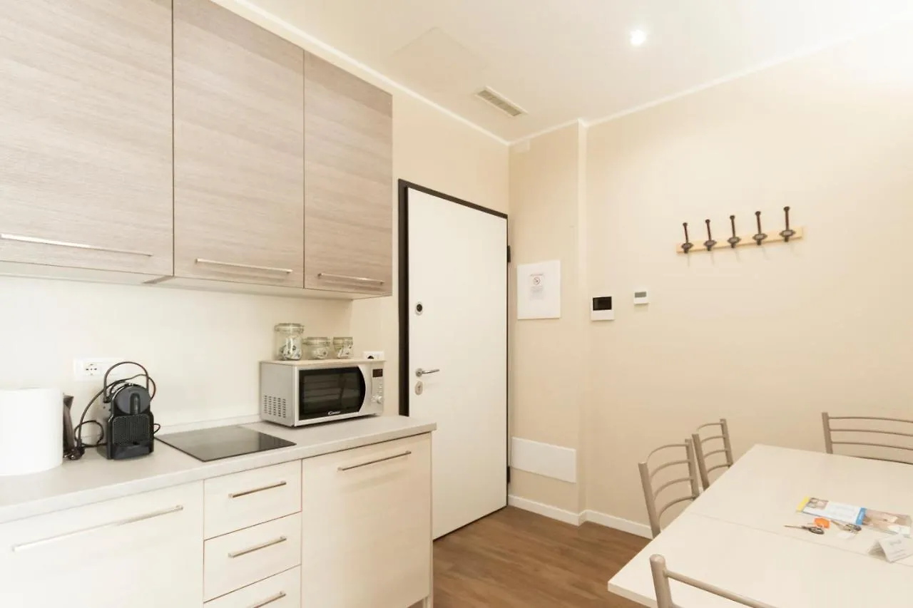 Via Torino Apartment 3 ミラノ