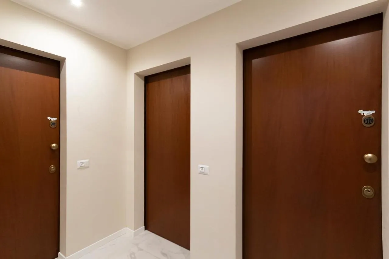 Via Torino Apartment 3 ミラノ