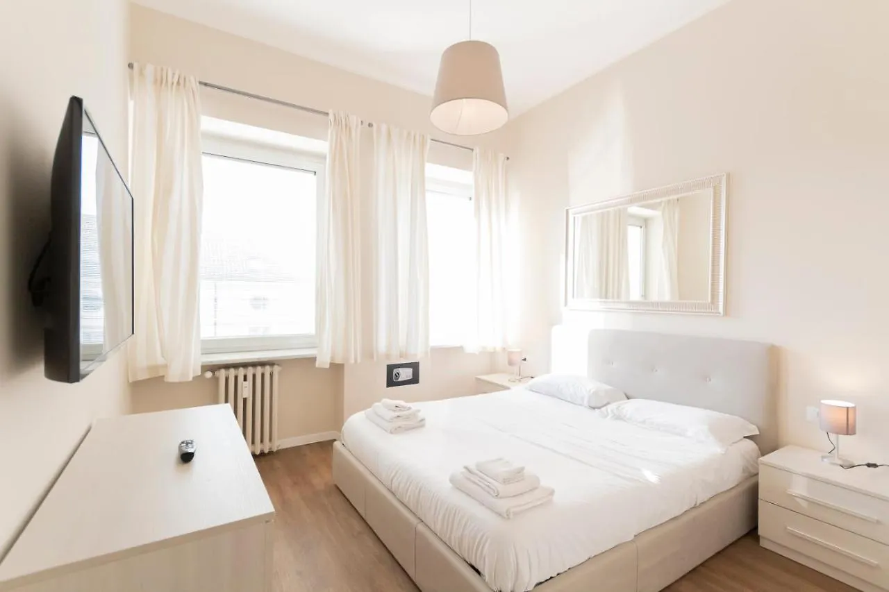 Via Torino Apartment 3 ミラノ